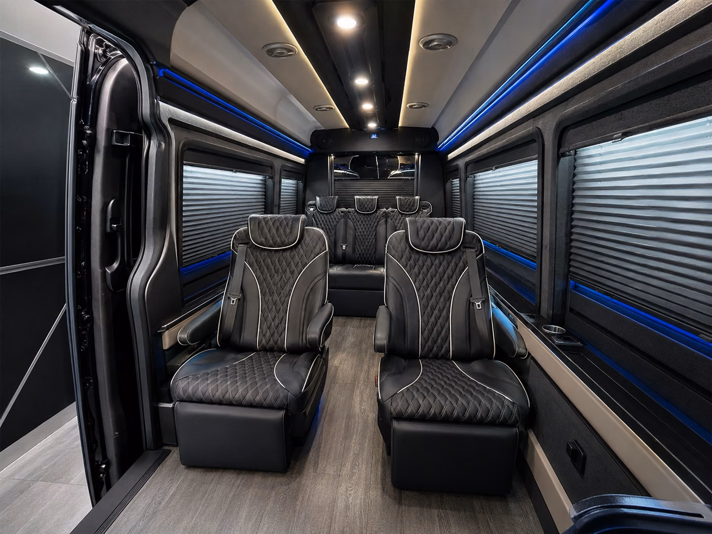 hotel to airport shuttle buses throughout long beach